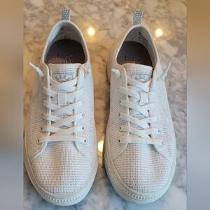 Skechers White Washable and Breathable Mesh Memory Foam Casual Sneakers
